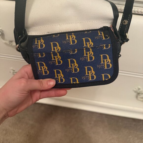 Dooney & Bourke crossbody purse - Picture 8 of 9
